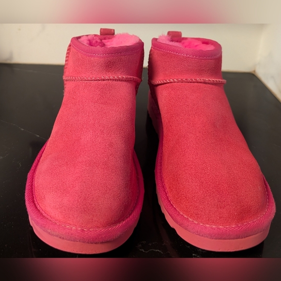 UGG® Classic Ultra Mini Boots - Dark Peony Size 6 Used Exc MSRP $159.99 - Picture 3 of 9